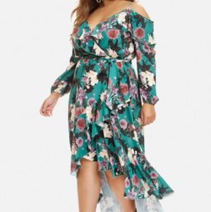 NWT Fashion to Figure floral cold shoulder maxi
